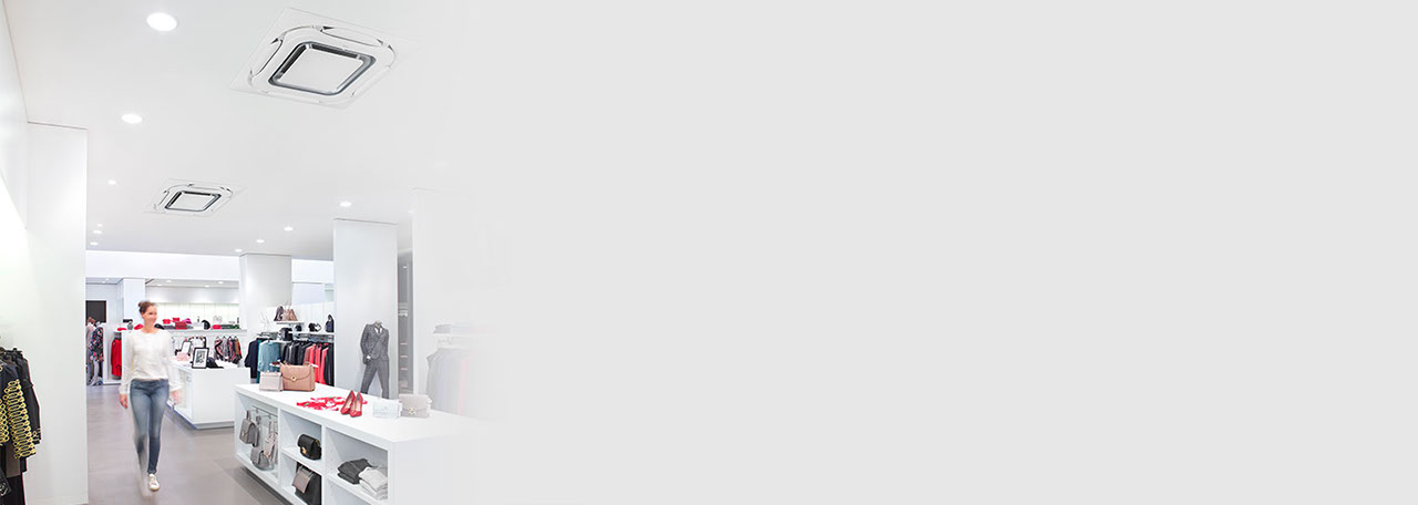 покупатель ходит по магазину